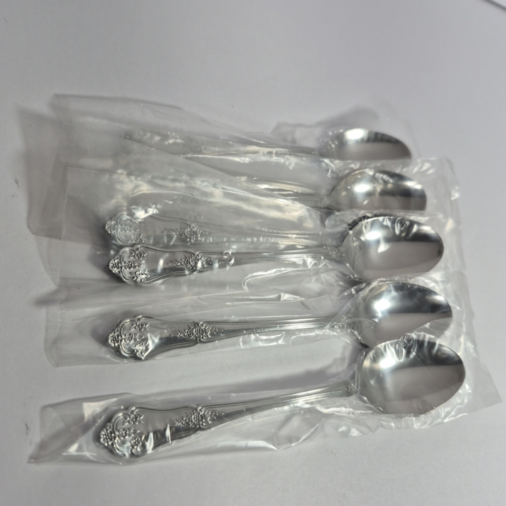 Rogers Stanley Roberts Stainless Alexis Pattern Korea Lot of 8 Flowers Spoon